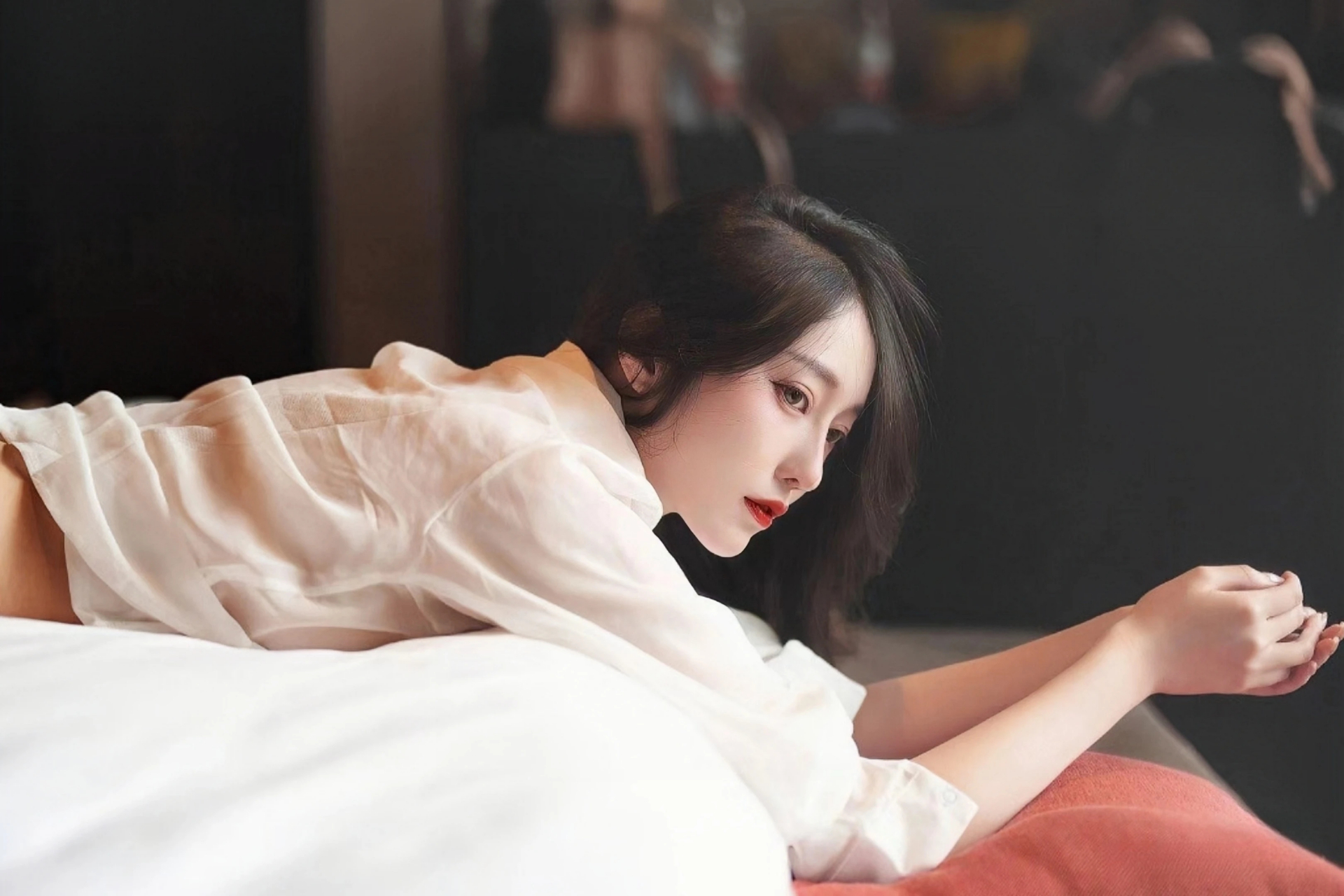 王沪宁出席全方位扩大国内需求调研协商座谈会